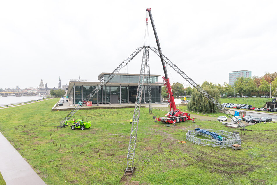 Der Bau des Zirkuszelts auf der Freifläche neben dem Congress Center wurde gestoppt.