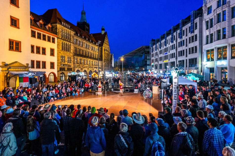 In der Chemnitzer Innenstadt darf nächstes Jahr 38-mal ausgiebig gefeiert werden - so wie hier beim Hut-Festival.