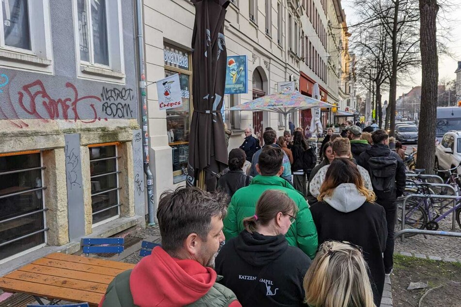 Eisdielen dürfen sich endlich wieder über regen Andrang freuen.