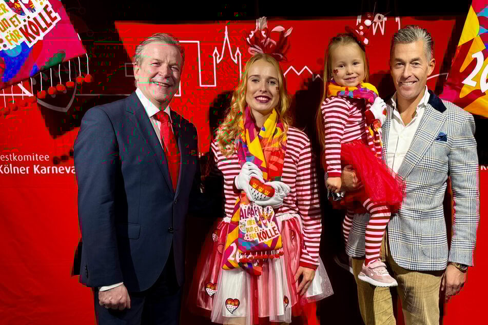 Köln: Kölle alaaf: Neuer Mottoschal für die Session 2025/26 enthüllt