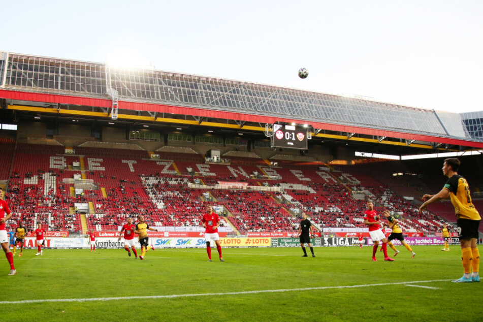 Etwas mehr als 4000 Zuschauer sahen im Fritz-Walter-Stadion den 1:0-Sieg von Dynamo.