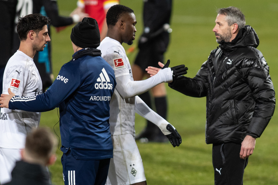 Rose (r.) sieht in den zuletzt schwankenden Leistungen seiner Mannschaft kein Fitness-,sondern ein Kopf-Problem.