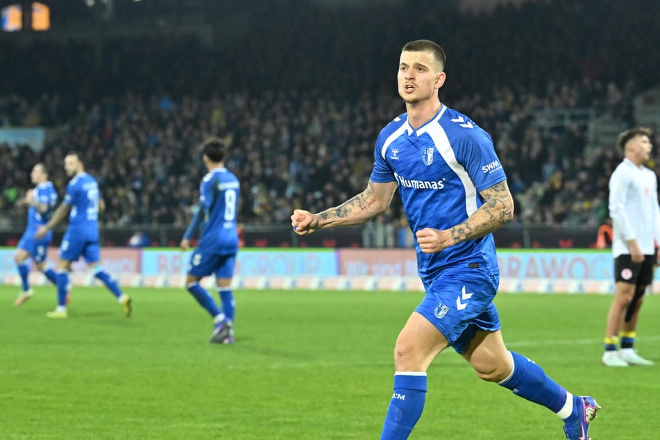 Mateusz Zukowski jubelt nach seinem 1:0 gegen den BTSV.