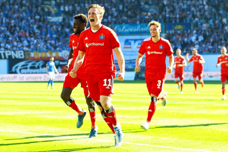 Pure Ekstase: Mikkel Kaufmann (M.) jubelt nach seinem Treffer zum 3:1 gegen Hansa Rostock. Das Tor war letztlich spielentscheidend.