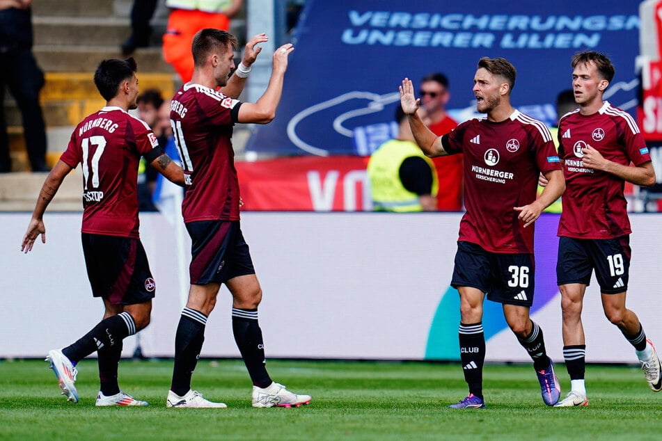 Nürnberg freut sich: Michal Sevcik (r.) erzielt den überraschenden Ausgleich für die Gäste.