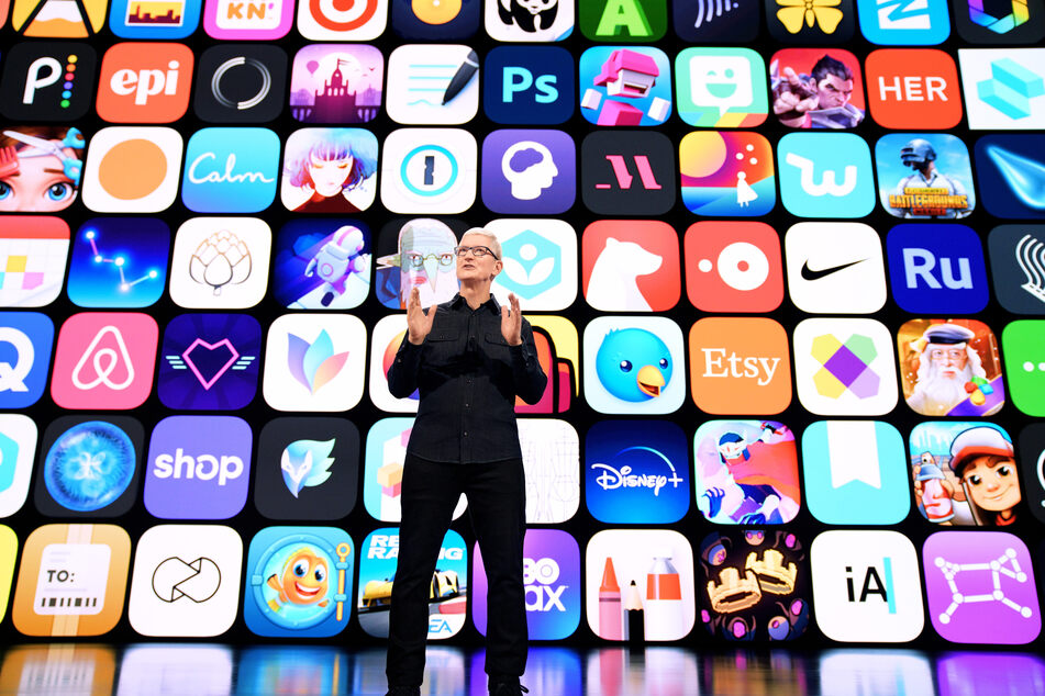Apple-Chef Tim Cook (60) eröffnet die Online-Entwicklerkonferenz WWDC aus dem Apple Park.