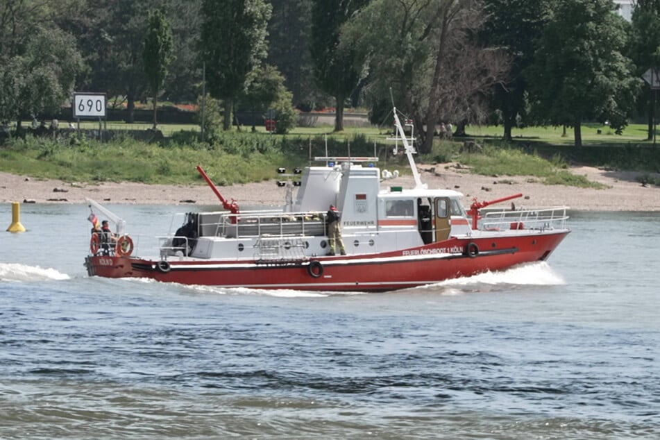 Mehrere Boote suchten den Rhein auf Höhe der Bastei am Donnerstagnachmittag nach der gesichteten Person ab.