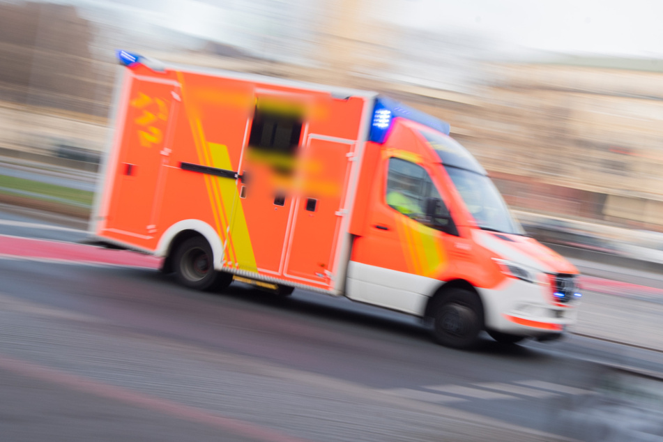 Unfall mit Rettungswagen: Vier Menschen verletzt