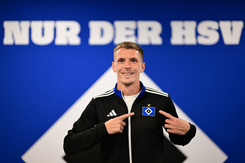 Neuzugang Emir Sahiti (25) ist am heutigen Donnerstag erstmals beim Training des HSV mit von der Partie.