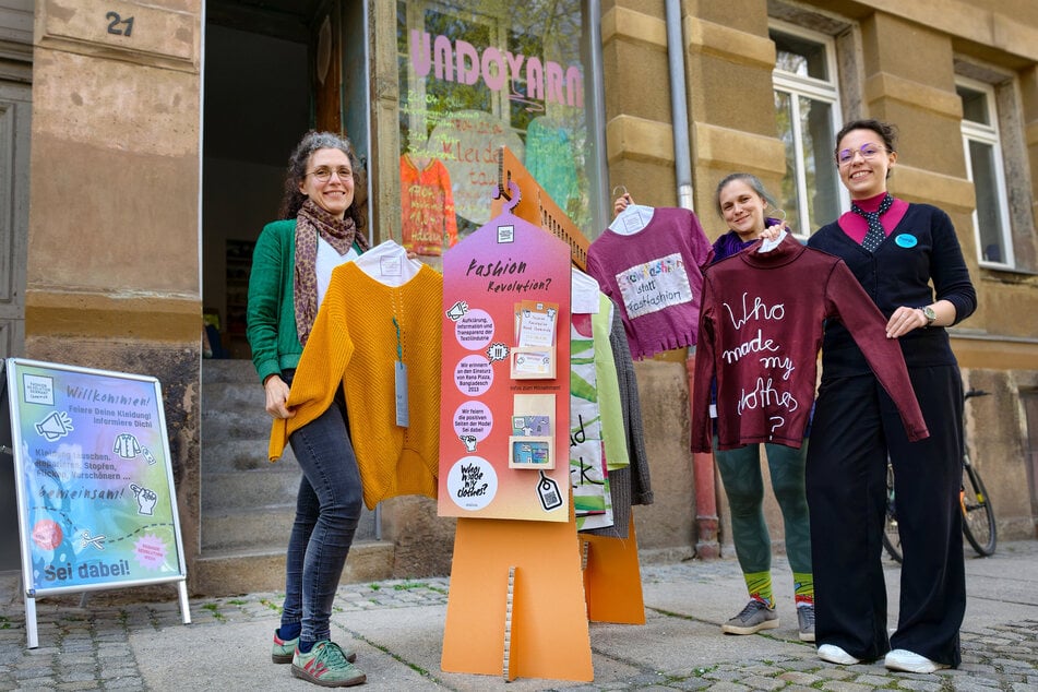 Melanie Dechant, Henriette Helmstedt und Ricarda Drehwitz (v.l.) vom Projekt "Fashion Revolution Week".