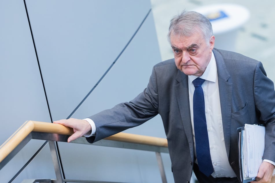 NRW-Innenminister Herbert Reul (71, CDU) hat sich gegen ein Verbot der AfD in Nordrhein-Westfalen ausgesprochen.