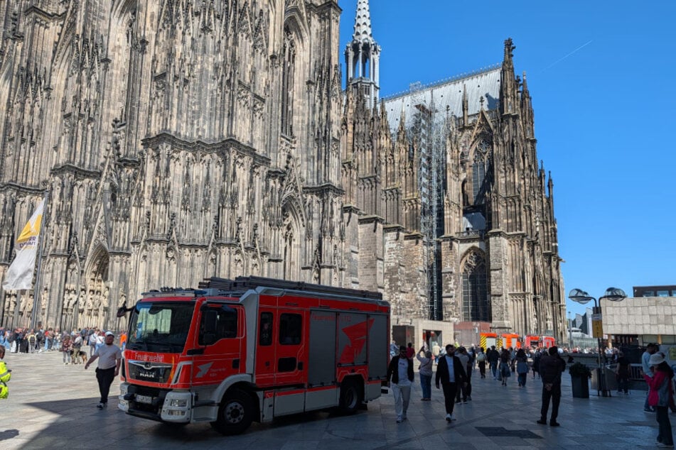 Die Feuerwehr war mit dutzenden Fahrzeugen vor Ort.