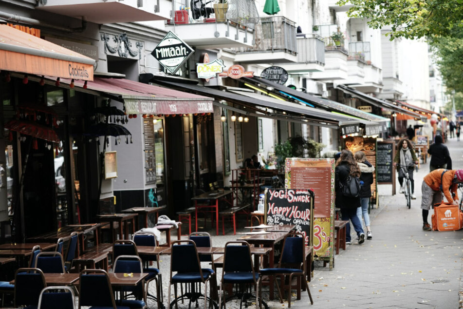 Leere Lokale in der Berliner Ausgehmeile der Simon-Dach-Straße.