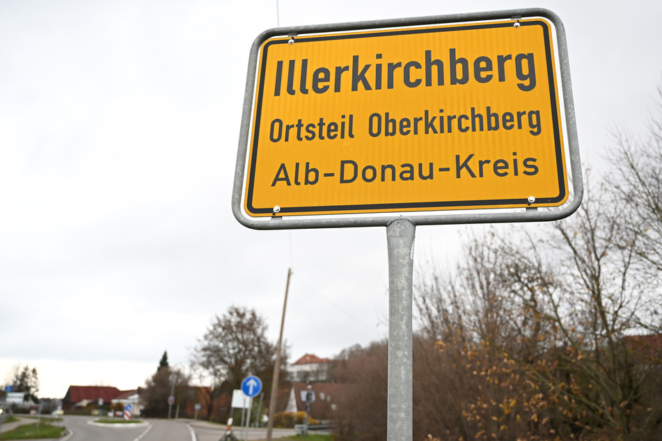 Das Ortsschild des Ortsteils Oberkirchberg von Illerkirchberg.