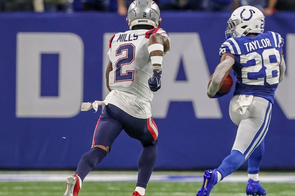 NFL: Indy's rushing pummels the Patriots in big Saturday night win