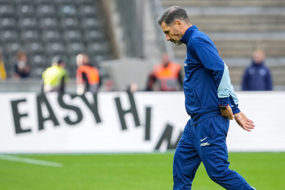 Hertha-Trainer Cristian Fiél (44) kämpft schon länger mit Verletzungssorgen.