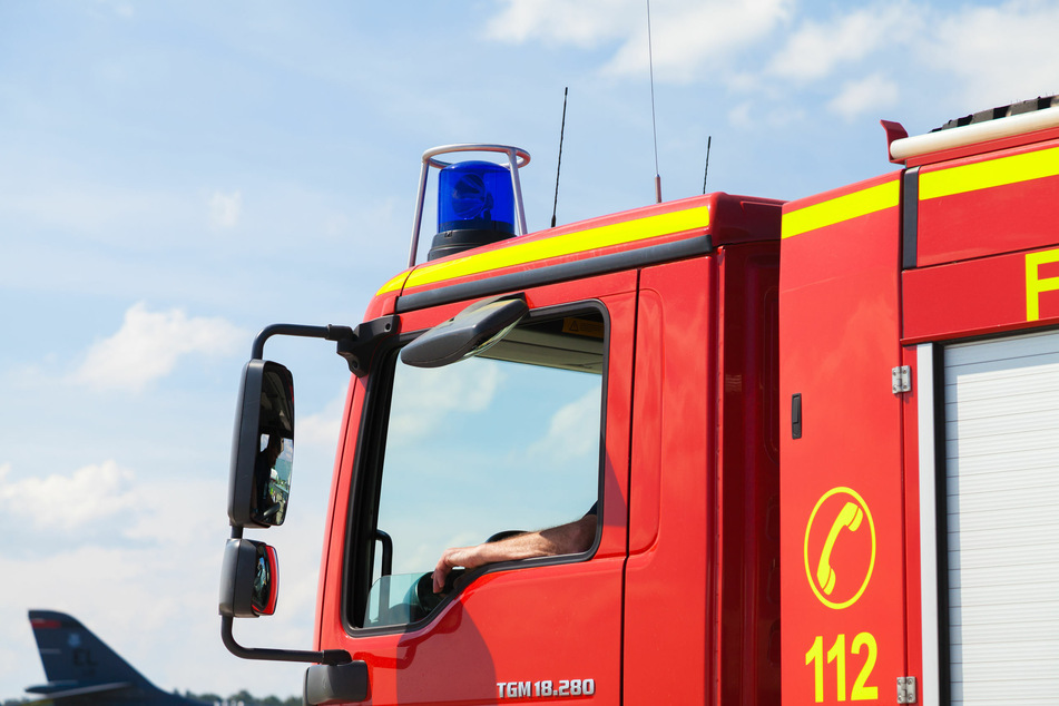 Die Feuerwehr musste den Mann in Sicherheit bringen. (Symbolbild)