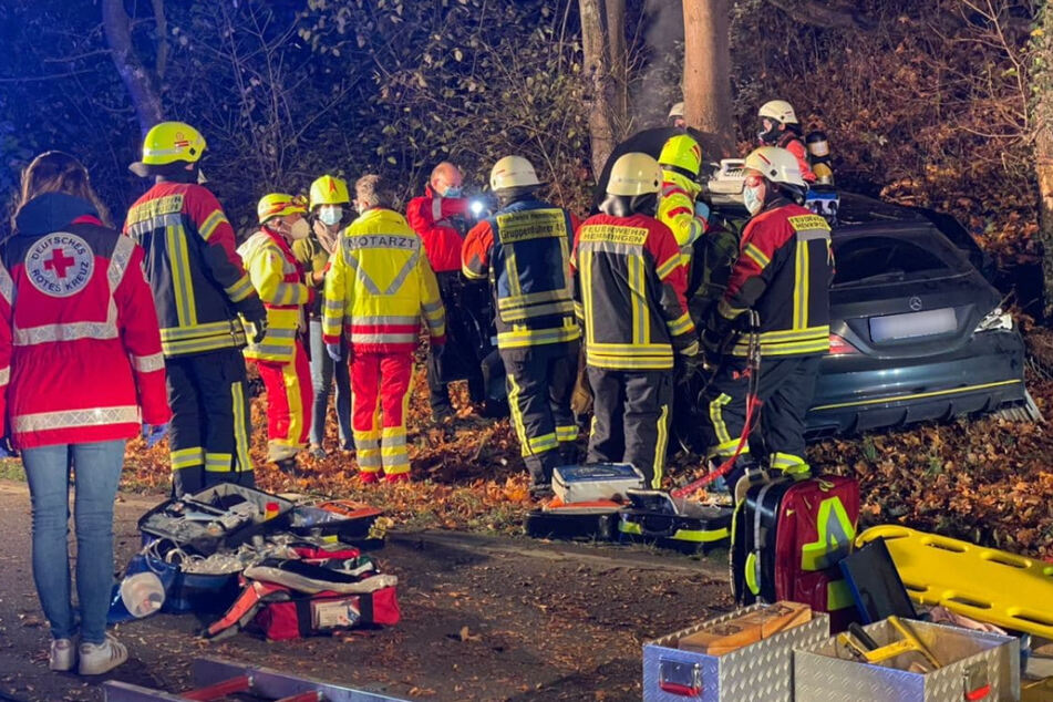 Einsatzkräfte am Freitagabend vor Ort.