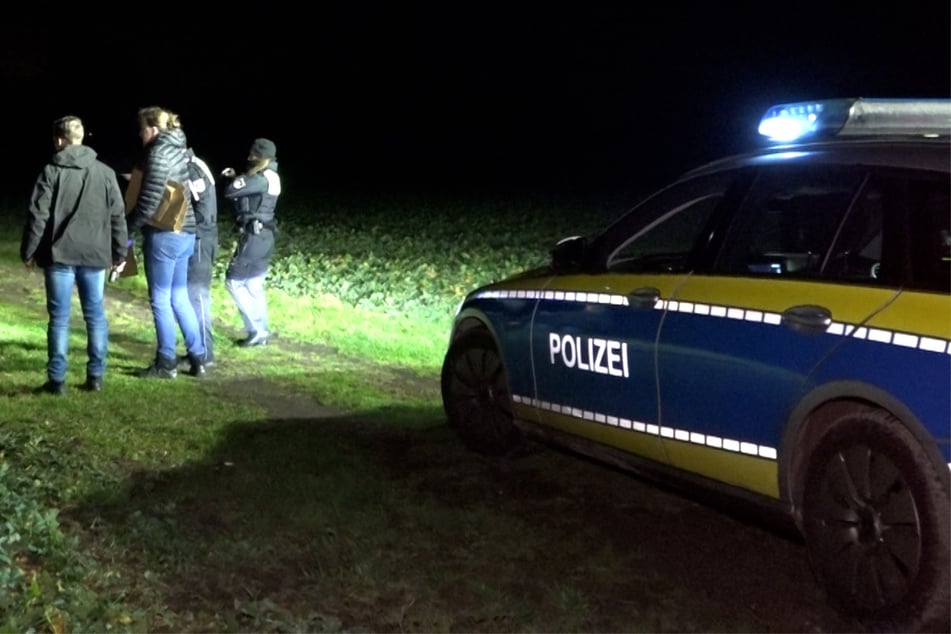 Auf einem Feld in Hamburg-Ochsenwerder kam ein 20-Jähriger bei der Explosion eines Böllers ums Leben.