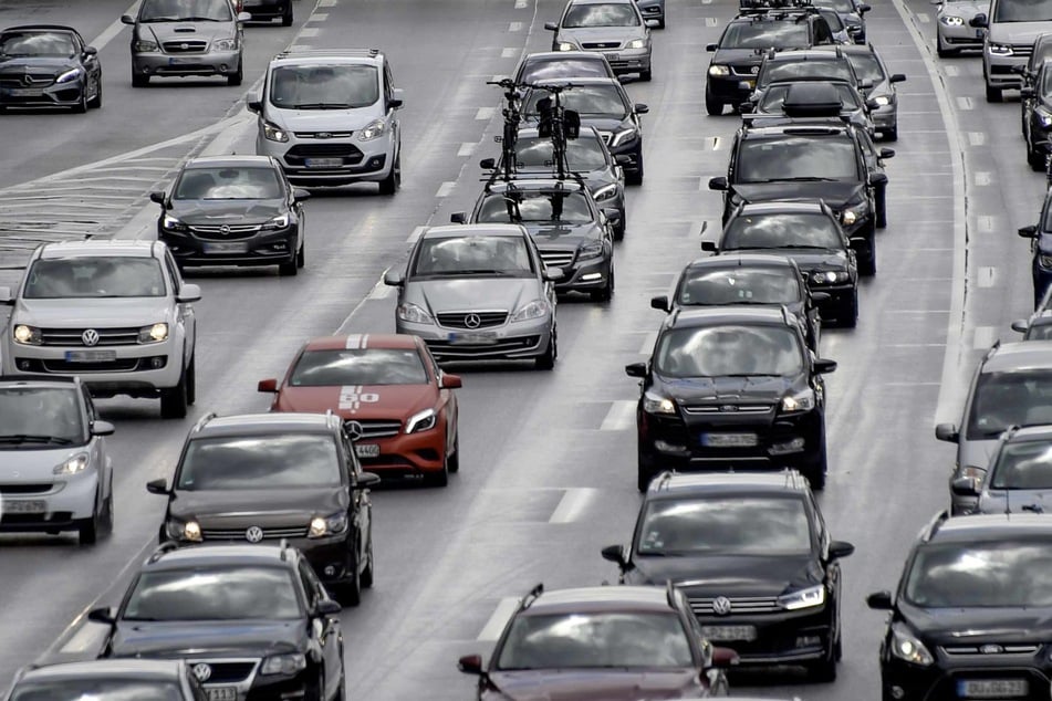 Hamburg: Verkehrsreiches Wochenende: ADAC warnt vor langen Staus im Norden
