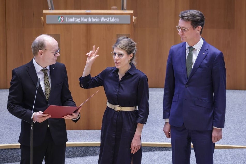 Verena Schäffer (39) ist die neue Familien- und Fluchtministerin für Nordrhein-Westfalen. Am Mittwoch wurde sie vereidigt.