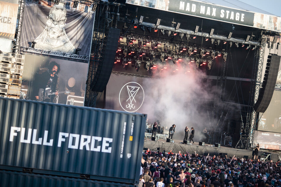 Der erste Headliner des Full Force soll Metal-Fans auf der Mad Max Stage einheizen.