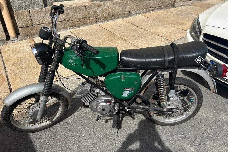 Wer hat am Donnerstagnachmittag jemanden mit diesem Moped gesehen?