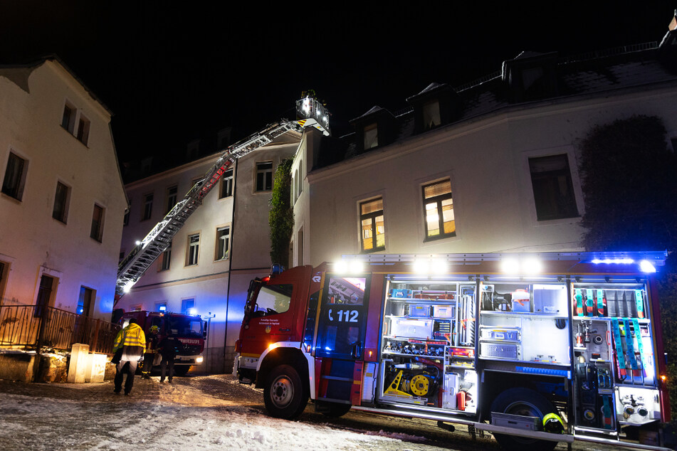 Samstagabend stand der Schornstein eines Hauses in der Johannisgasse in Reichenbach in Flammen.
