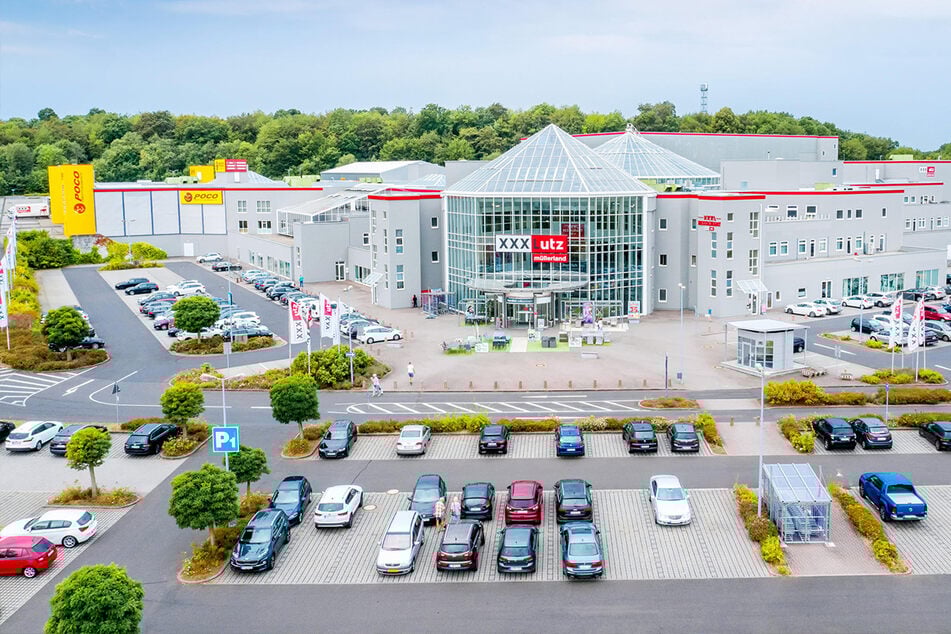 XXXLutz rechnet mit Andrang! Grund sind diese Angebote am Sonntag (3.5.)