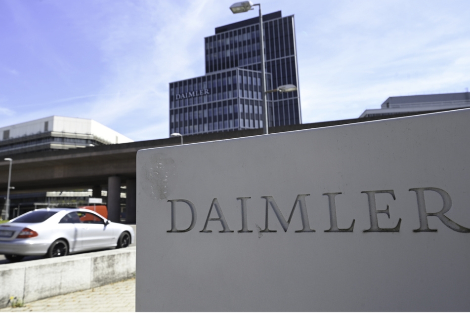 Daimler plant, Verkaufshäuser und Werkstätten in Großbritannien, Spanien und Belgien zu verkaufen.