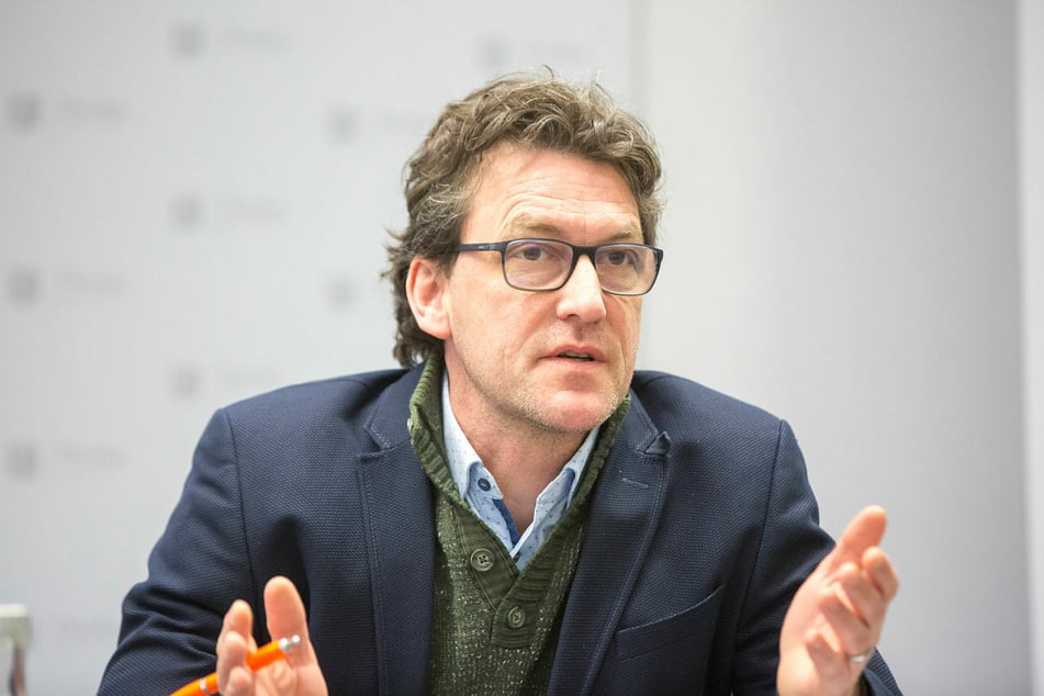 Dresdens Stadtsprecher Kai Schulz hält die Diskussion um Quarantänemaßnahmen für Dynamo Dresden nach zwei positiven Corona-Fällen für unangemessen.