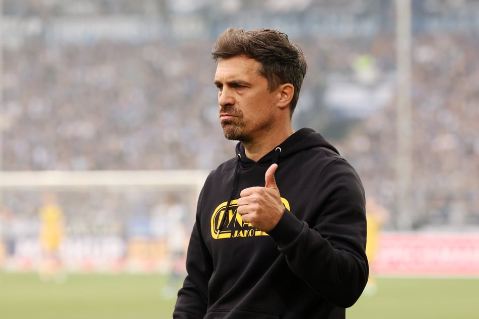 Daumen hoch für einen HSV-Aufstieg: Für Dynamo Dresden hätte das erfreuliche Konsequenzen.