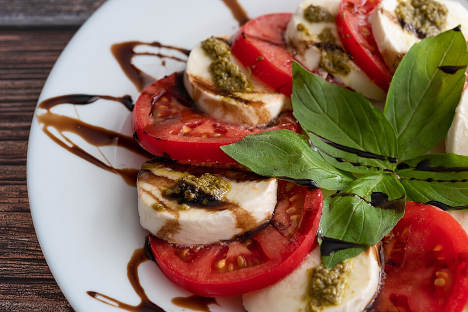 Caprese-Salat, die italienische Vorspeise aus Tomaten und Mozzarella, lässt sich gut vorbereiten.