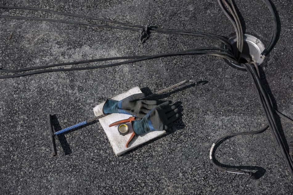 In Niehl wird ab dem 30. März nachts an den Oberleitungen der Linie 12 gearbeitet. Anwohner müssen sich auf Lärm einstellen. (Symbolfoto)