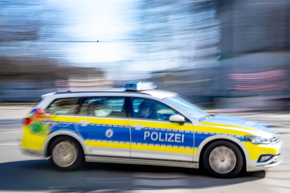 Die Polizei stellte den Mann (40) nach einer wilden Verfolgungsjagd auf einem Resthof. (Symbolfoto)