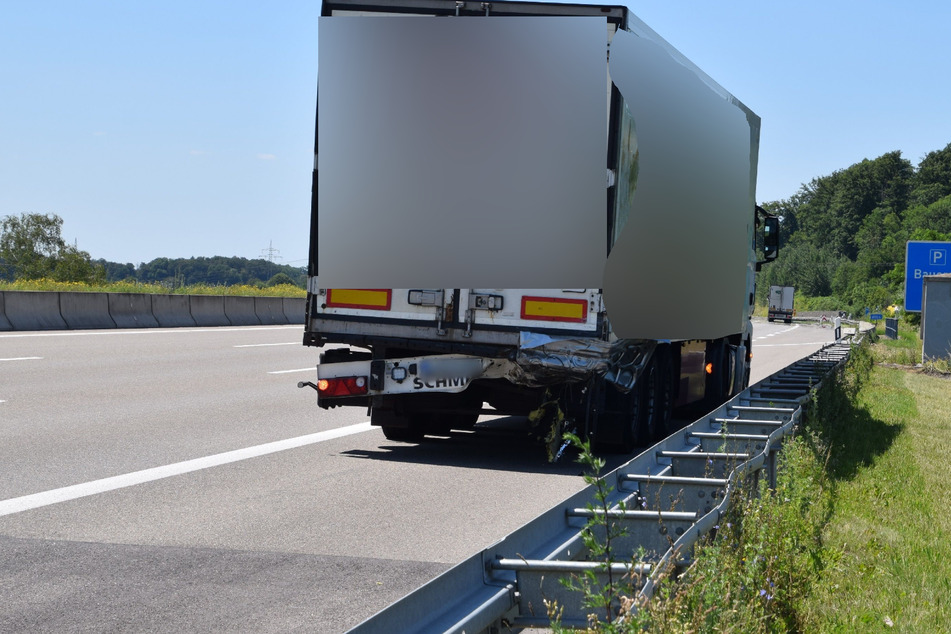 In diesen Lastwagen krachte der Ford-Fahrer.