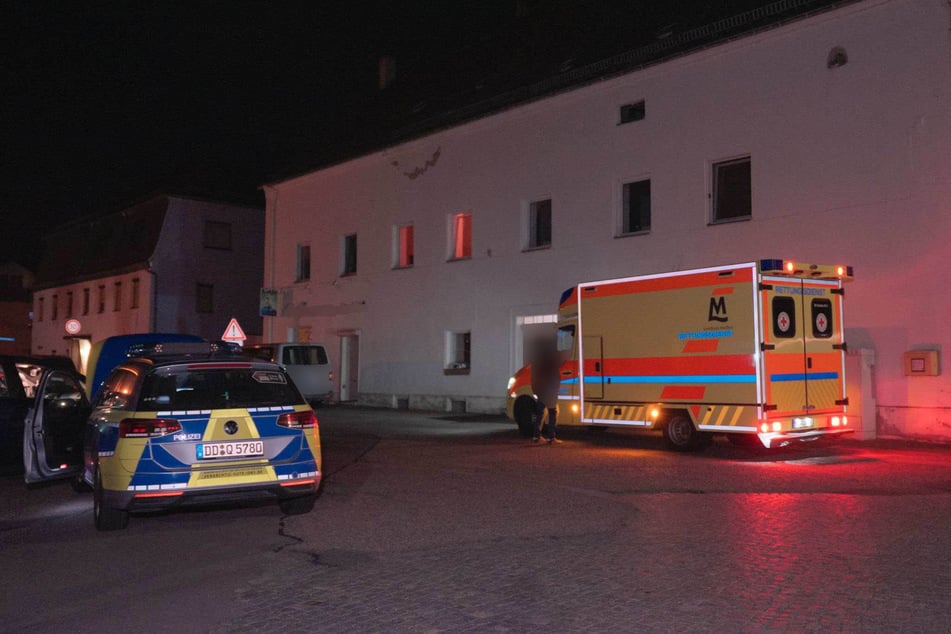 Die Einsatzkräfte fanden einen 42-Jährigen mit tödlichen Verletzungen in Strehla.