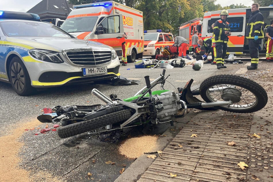 Motorrad und Lastwagen krachen zusammen, Biker stirbt noch vor Ort