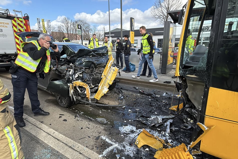 Die Rentnerin wurde zunächst reanimiert, erlag jedoch wenig später ihren Verletzungen.