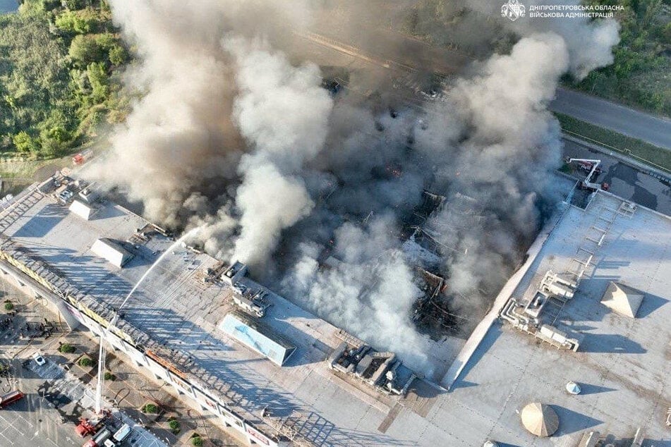 Der russische Angriff auf ein ukrainisches Einkaufszentrum hat mindestens 16 Menschen das Leben gekostet.