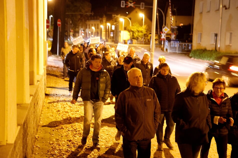 Bis zu 200 Demonstranten protestierten zuletzt wieder gegen die Aufnahme von Flüchtlingen in Einsiedel.