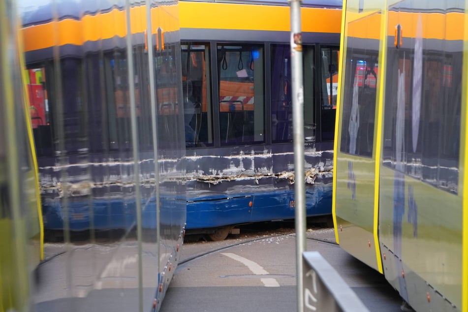 Die beteiligten Straßenbahnen wurden teils stark beschädigt.