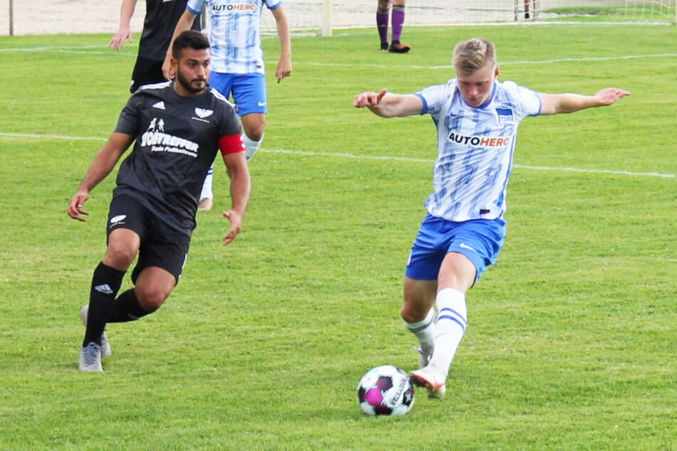 Etienne Nikol (19, r.) kam bei Hertha BSC II unter Coach Ante Covic (46) aus unverständlichen Gründen nicht zum Zug und schloss sich deshalb in der Winterpause dem SV Babelsberg 03 an.