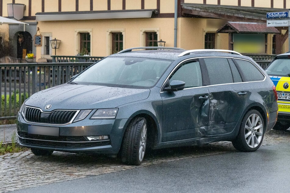 Während des Zusammenstoßes entstand bei dem Škoda ein Sachschaden von rund 11.000 Euro.