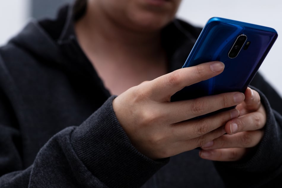 Das rechtsextremistische Netzwerk nimmt vor allem Kinder und Jugendliche ins Visier. (Symbolfoto)