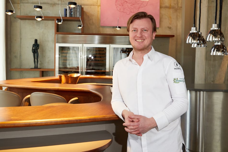 Das Restaurant "The Table" mit Küchenchef Kevin Fehling hat erstmals fünf schwarze Hauben vom Restaurantführer "Gault&amp;Millau" erhalten.