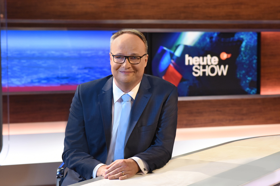 Oliver Welke (55) unterhält die Zuschauer am Freitagabend beim ZDF - und übt dabei jede Menge Kritik an aktuellen Polit-Talkshows.