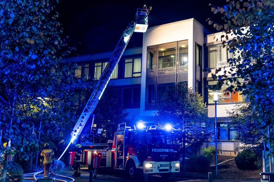 Feuer in Psychiatrie: Zwölf Menschen verletzt - war es Brandstiftung?
