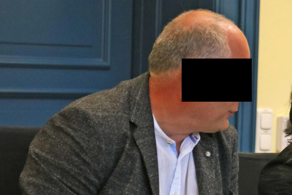Vize-Bürgermeister Tobias B. (50, CDU) soll zwei Kinder auf einem Spielplatz verprügelt haben.