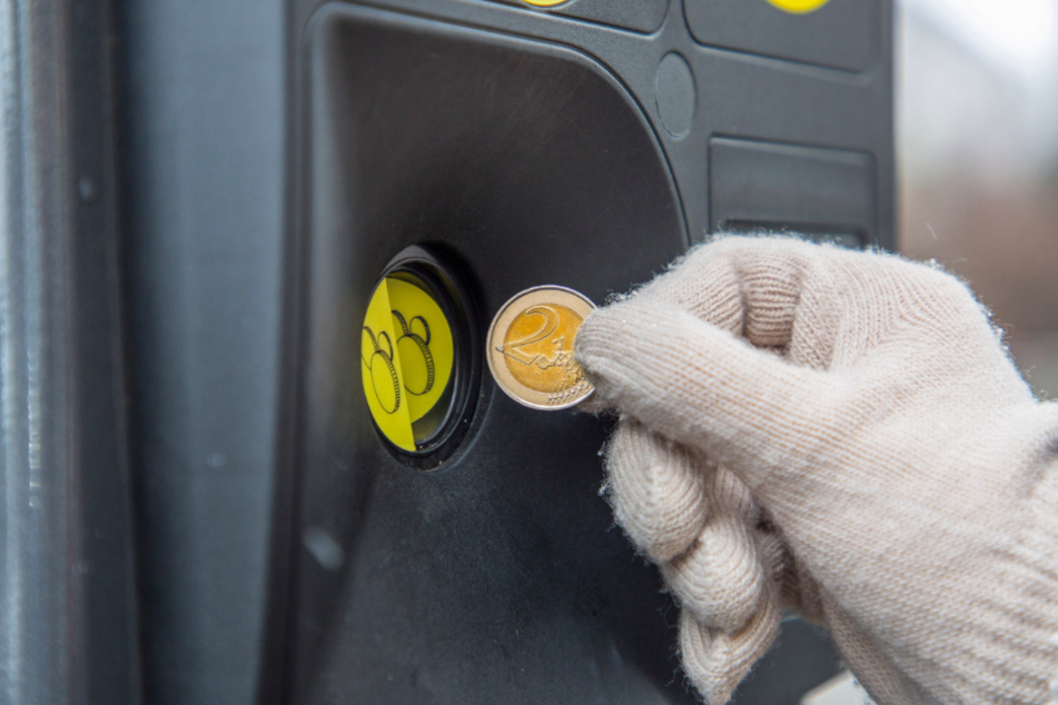 Kleingeld reicht an den Dresdner Automaten bald nicht mehr aus.